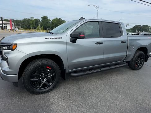 Certified 2023 Chevrolet Silverado 1500 RST w/ Redline Edition AWD/4WD image 4