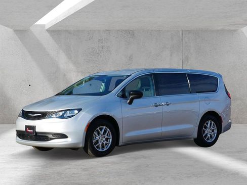 Used 2024 Chrysler Voyager LX FWD image 6