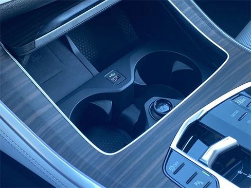 Certified 2025 BMW X5 xDrive50e w/ Premium Package image 32