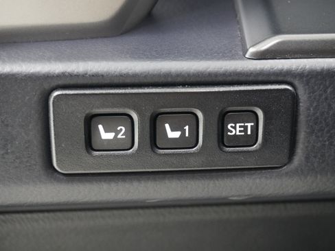 Used 2022 Lexus GX 460 Luxury w/ Off Road Package AWD/4WD image 18
