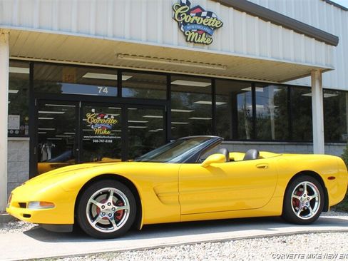 Used 2004 Chevrolet Corvette Convertible w/ Preferred Equipment Group RWD image 3