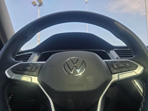 Used 2023 Volkswagen Tiguan SE FWD image 24