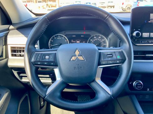 Used 2024 Mitsubishi Outlander SE image 33