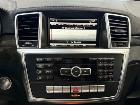Used 2016 Mercedes-Benz GL 320 BlueTEC 4MATIC w/ Premium I Package image 36