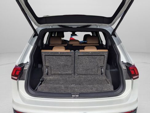 Used 2023 Volkswagen Tiguan SE image 36