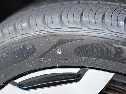 Used 2025 Kia Telluride S FWD image 11
