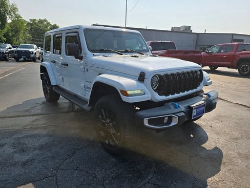Used 2024 Jeep Wrangler Unlimited Sahara w/ Safety Group AWD/4WD image 10