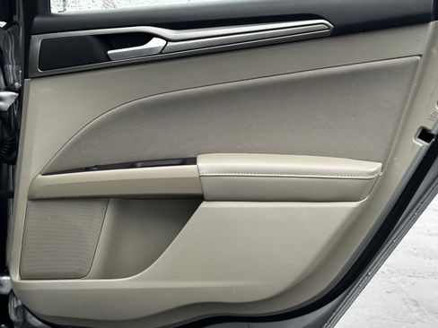 Used 2020 Ford Fusion SE image 14