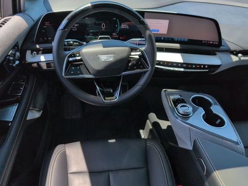 Certified 2025 Cadillac Optiq Luxury 2 w/ LPO, Floor Liner Package AWD/4WD image 20