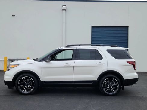 Used 2015 Ford Explorer Sport w/ Equipment Group 401A AWD/4WD image 2