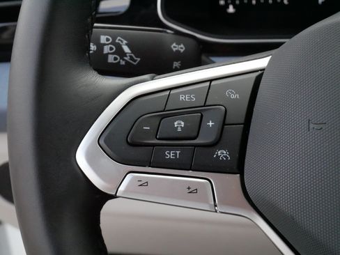 Used 2025 Volkswagen Jetta SE w/ Sunroof Package FWD image 26