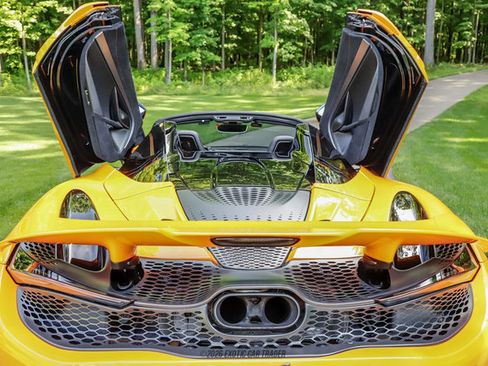 Used 2026 McLaren 750S Spider RWD image 34
