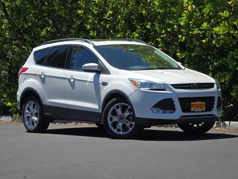 Used 2016 Ford Escape SE w/ Equipment Group 201A AWD/4WD image 2
