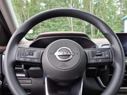 Used 2023 Nissan Rogue S AWD/4WD image 26
