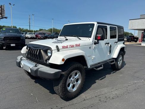Used 2015 Jeep Wrangler Unlimited Sahara w/ Max Tow Package AWD/4WD image 3
