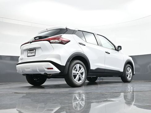 Certified 2025 Nissan Kicks Play S FWD image 34