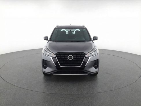 Used 2024 Nissan Kicks SV image 2