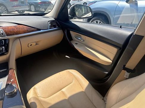 Used 2018 BMW 320i xDrive Sedan w/ Premium Package AWD/4WD image 14