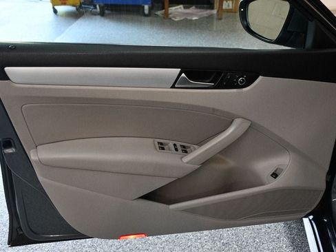Used 2012 Volkswagen Passat 2.5 SE FWD image 21