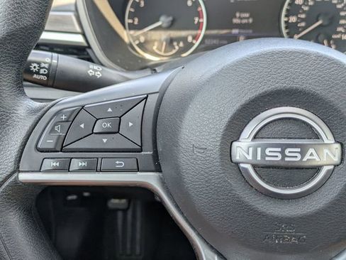 Used 2024 Nissan Altima 2.5 SV FWD image 18