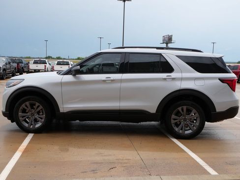 New 2026 Ford Explorer Active w/ Active Comfort Package AWD/4WD image 3