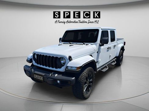 Used 2024 Jeep Gladiator Sport AWD/4WD image 1