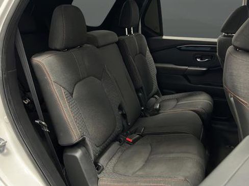 Used 2023 Honda Pilot Sport image 25