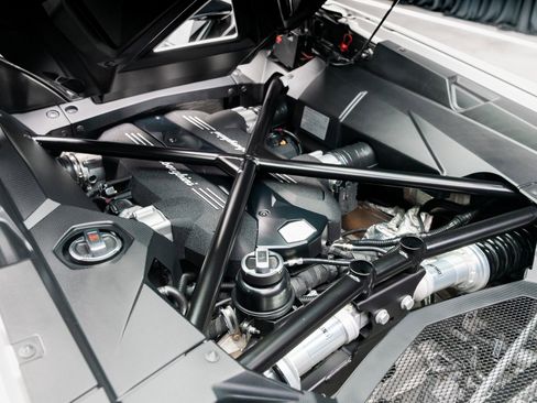 Used 2015 Lamborghini Aventador LP 700-4 image 4