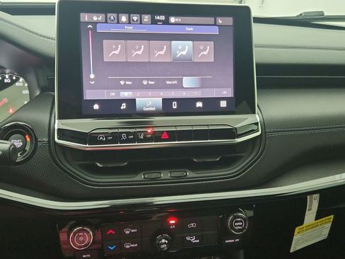 New 2026 Jeep Compass Latitude AWD/4WD image 18