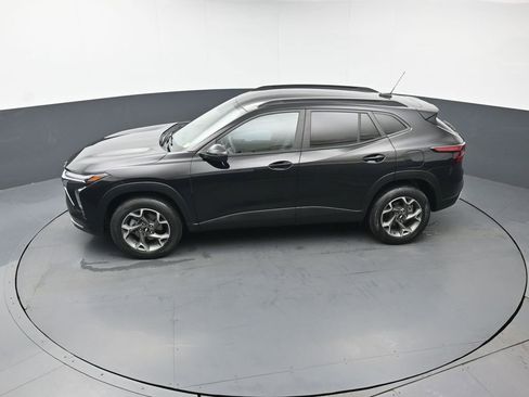 Used 2024 Chevrolet Trax LT FWD image 32
