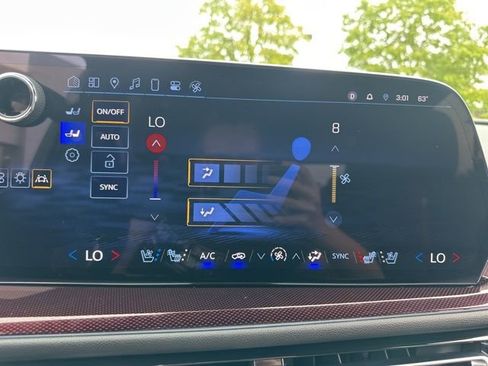 Used 2024 Chevrolet Traverse RS image 48