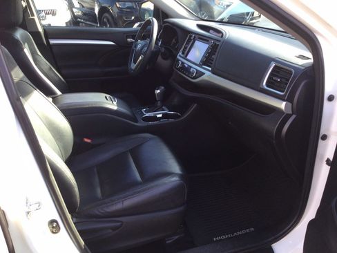 Used 2016 Toyota Highlander XLE image 24