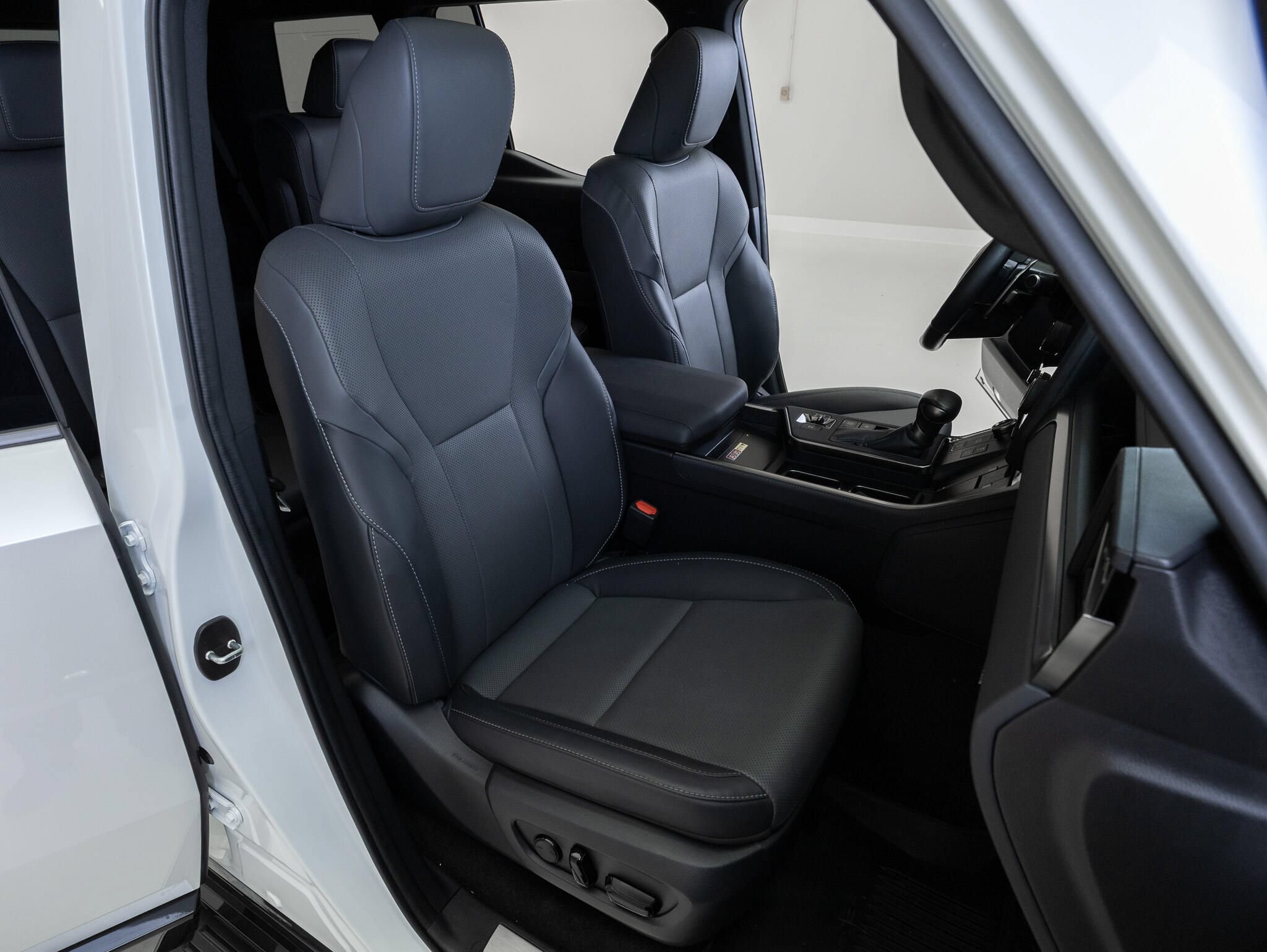 Used 2024 Lexus GX 550 w/ Accessory Package (Z1) AWD/4WD image 31