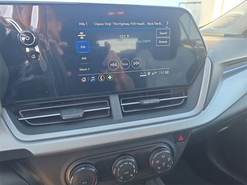 Used 2025 Chevrolet Trax LS image 21