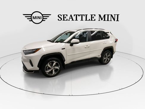 Used 2023 Toyota RAV4 SE w/ Weather & Moonroof Package AWD/4WD image 5