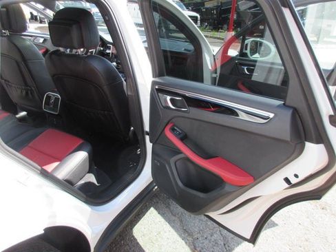 Used 2021 Porsche Macan AWD/4WD image 30