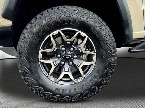 Used 2024 Chevrolet Colorado ZR2 w/ Technology Package image 34
