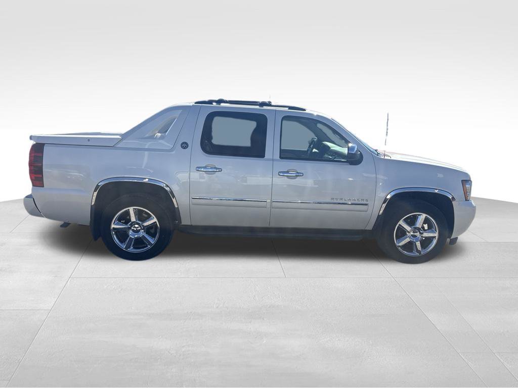 Used 2013 Chevrolet Avalanche LTZ AWD/4WD image 7