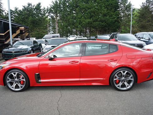 Used 2018 Kia Stinger GT2 AWD/4WD image 2