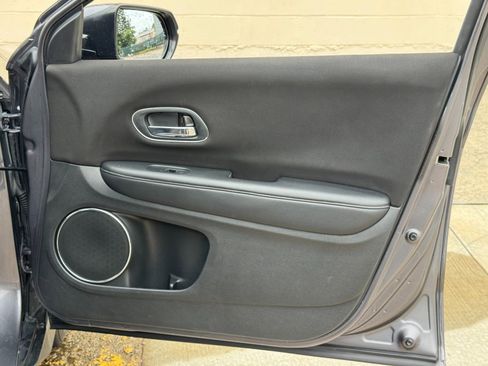 Used 2018 Honda HR-V EX image 38