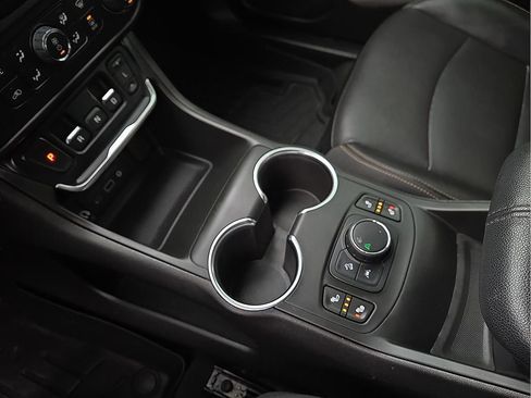 Used 2019 GMC Terrain SLT w/ Preferred Package image 21