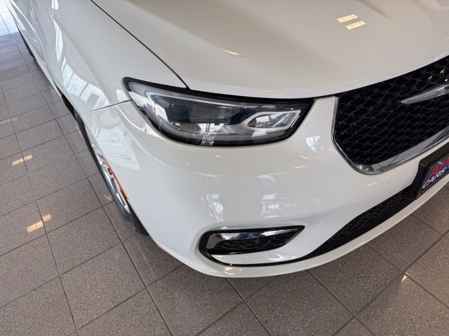 Used 2022 Chrysler Pacifica Touring-L w/ Uconnect Theater Family Group FWD image 9