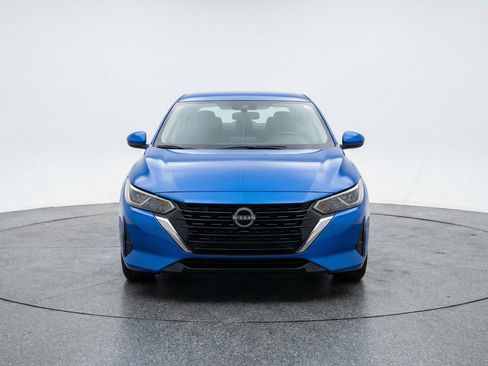 Used 2025 Nissan Sentra SV FWD image 2