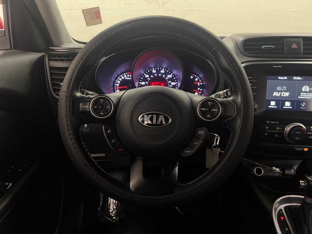 Used 2018 Kia Soul + FWD image 15