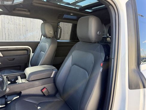 Used 2023 Land Rover Defender 90 X-Dynamic SE image 21