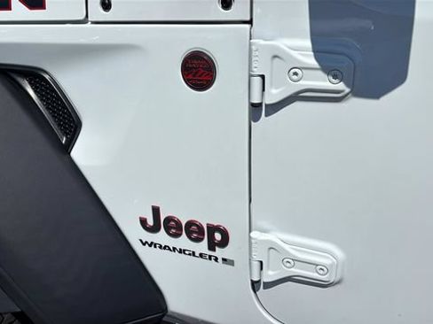 Used 2024 Jeep Wrangler Unlimited Rubicon w/ XTREMEE 35" Tire Package AWD/4WD image 40