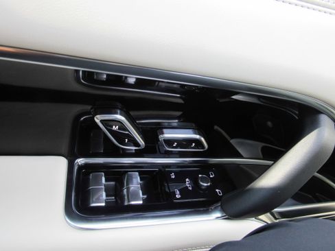 Used 2023 Land Rover Range Rover SE AWD/4WD image 19