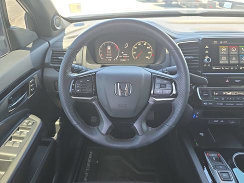 Used 2025 Honda Ridgeline Black Edition image 9