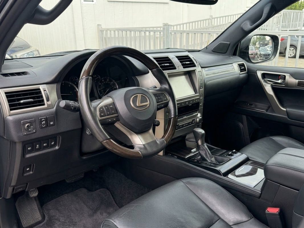 Used 2021 Lexus GX 460 Premium w/ Premium Package AWD/4WD image 6