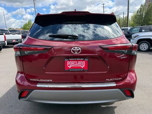 New 2026 Toyota Highlander Platinum image 6